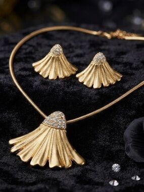 Vintage Norma Jean necklace set ..-17”